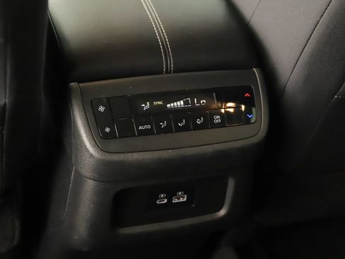 Used 2022 Nissan Pathfinder SV AWD/4WD image 22