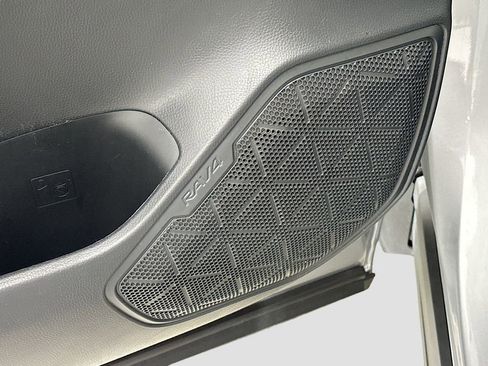 Used 2022 Toyota RAV4 XLE image 19