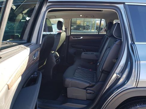 Used 2025 Volkswagen Atlas SEL Premium R-Line image 11