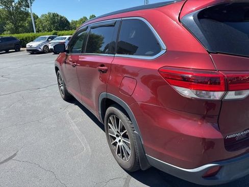Used 2017 Toyota Highlander SE AWD/4WD image 8