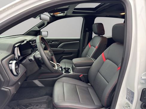 Used 2025 Chevrolet Colorado Z71 w/ Technology Package image 11