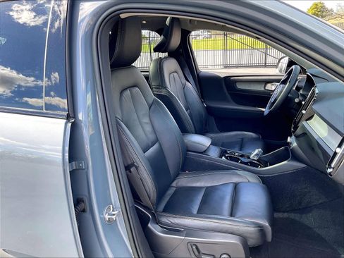 Used 2023 Volvo XC40 B5 Plus w/ Protection Package Premier image 9