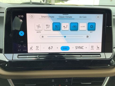 New 2026 Volkswagen Atlas Cross Sport SEL R-Line image 18