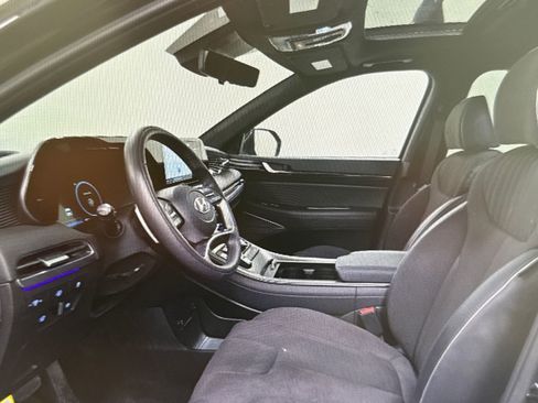 Used 2025 Hyundai Palisade Calligraphy image 5