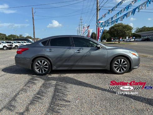 Used 2016 Nissan Altima 2.5 SL w/ 2.5 Technology Package FWD image 12