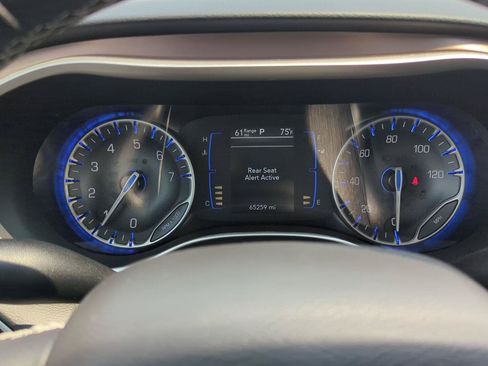 Used 2023 Chrysler Voyager LX FWD image 14