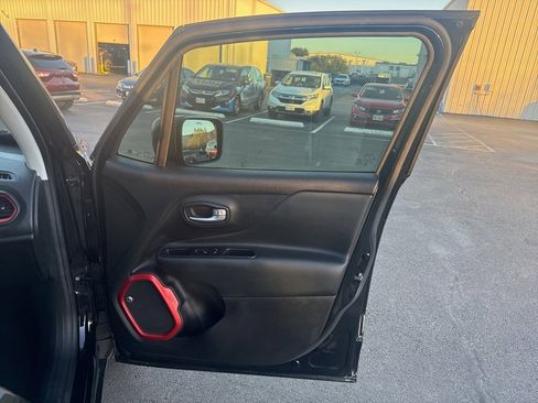 Used 2019 Jeep Renegade Trailhawk w/ LED Lighting Group image 31