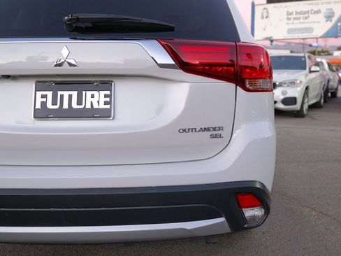 Used 2017 Mitsubishi Outlander SEL image 27