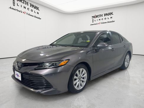 Used 2020 Toyota Camry LE w/ Convenience Package FWD image 1