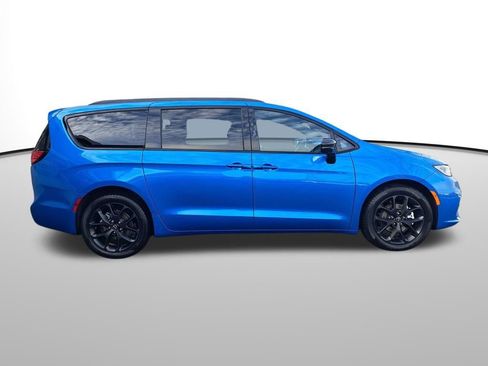 New 2026 Chrysler Pacifica Select w/ S Appearance Package image 7