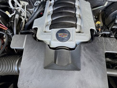 Used 2019 Cadillac Escalade ESV Luxury image 38