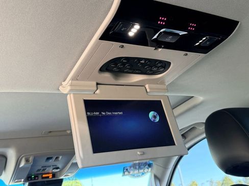 Used 2019 Cadillac Escalade Premium Luxury image 20