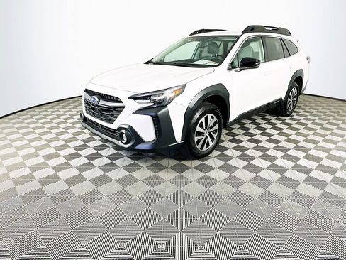 Used 2025 Subaru Outback Premium w/ Popular Package #1A image 5