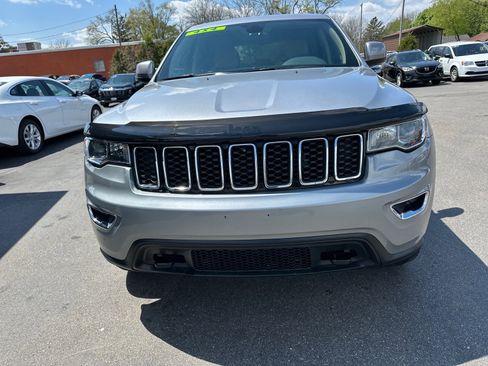 Used 2021 Jeep Grand Cherokee Laredo AWD/4WD image 3