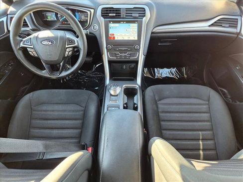 Used 2018 Ford Fusion SE FWD image 16
