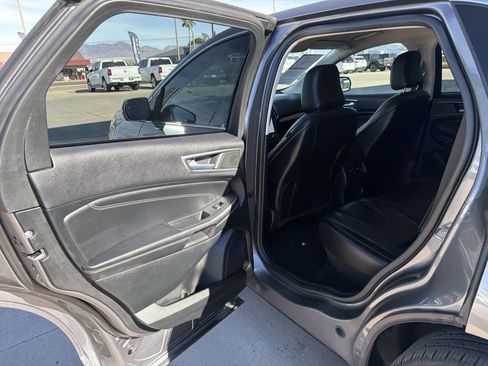 Used 2022 Ford Edge Titanium image 9