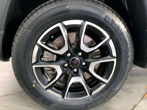 Used 2025 Jeep Compass Trailhawk AWD/4WD image 9