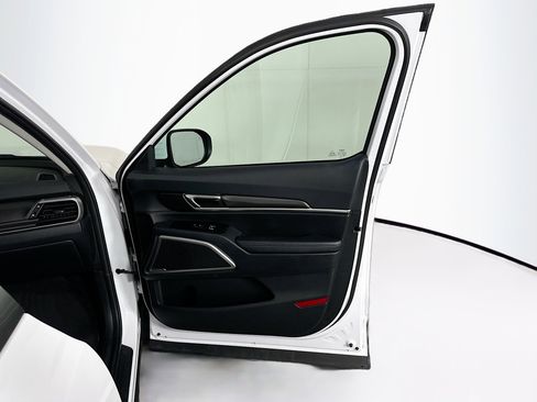 Used 2025 Kia Telluride S image 35
