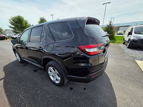 Used 2023 Honda Pilot LX image 12