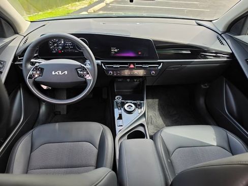 Used 2025 Kia Niro Wind w/ Wind Preserve Package FWD image 2