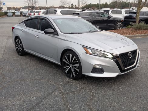 Used 2022 Nissan Altima 2.5 SR image 2