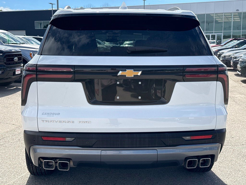 Certified 2026 Chevrolet Traverse LT AWD/4WD image 4