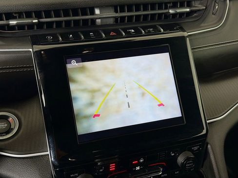 Used 2023 Jeep Grand Cherokee L Laredo image 32