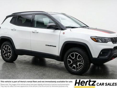 Used 2025 Jeep Compass Trailhawk AWD/4WD image 1