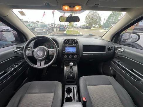 Used 2011 Jeep Compass Latitude AWD/4WD image 18