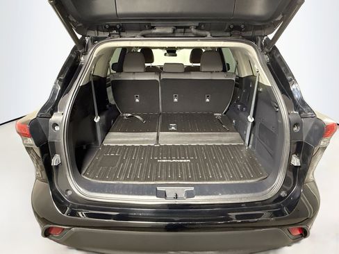Certified 2023 Toyota Highlander LE image 24