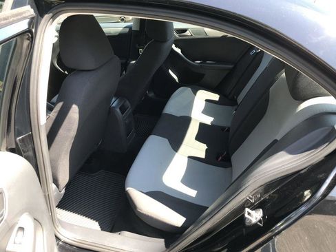 Used 2017 Volkswagen Jetta S w/ Jetta S Cold Weather Package image 8