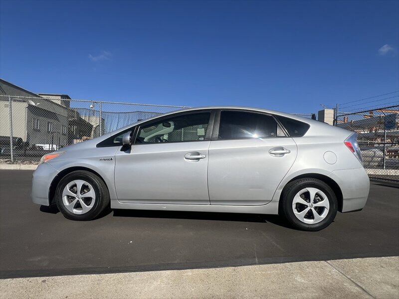 Used 2013 Toyota Prius Four w/ Deluxe Solar Roof Pkg FWD image 13