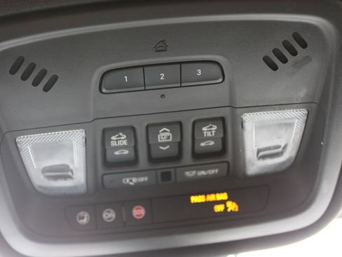 Used 2023 Chevrolet Traverse Premier AWD/4WD image 59