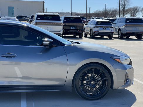Used 2021 Nissan Maxima SR w/ Sport Mat Group image 12