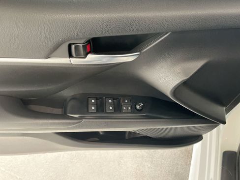 Used 2020 Toyota Camry SE w/ Carpet Mat Package FWD image 13