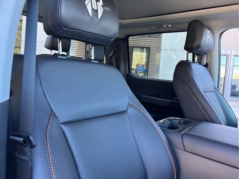 New 2026 Ford F250 Lariat w/ Black Appearance Package image 25