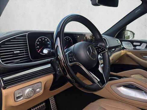 Used 2024 Mercedes-Benz GLS 450 4MATIC image 9