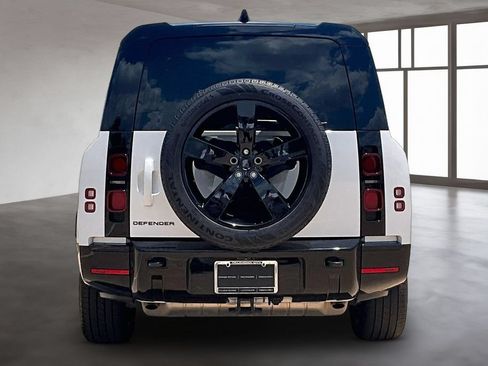 Certified 2025 Land Rover Defender 130 X-Dynamic SE AWD/4WD image 4