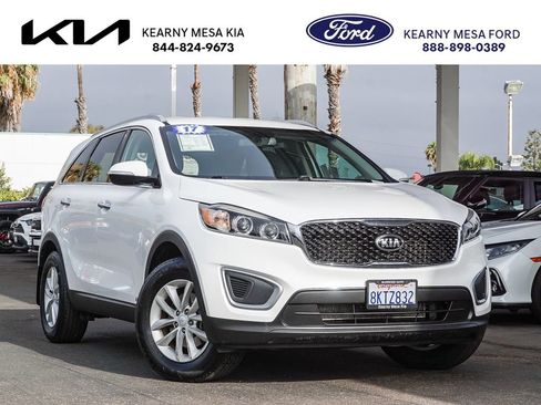 Used 2017 Kia Sorento AWD w/ LX Convenience Package image 1