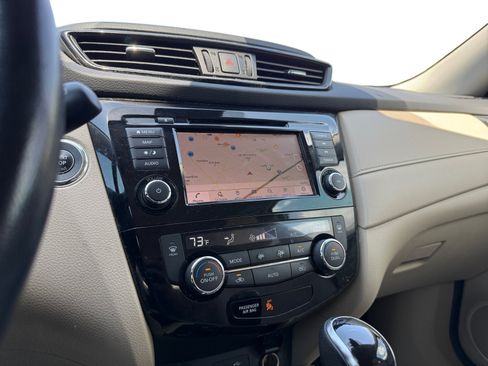 Used 2020 Nissan Rogue SV w/ Premium Package FWD image 13