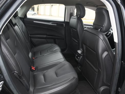 Used 2014 Ford Fusion Titanium FWD image 18