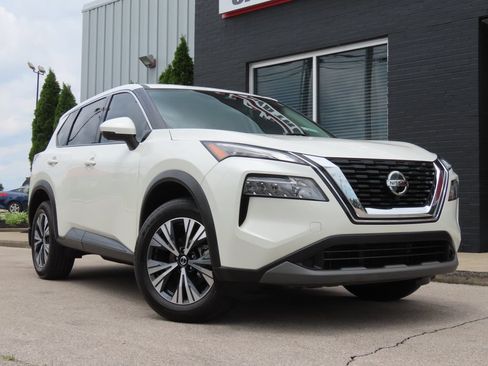 Used 2021 Nissan Rogue SV FWD image 2