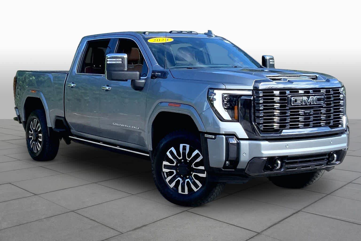 Used 2024 GMC Sierra 2500 Denali Ultimate w/ Max Trailering Package AWD/4WD image 3