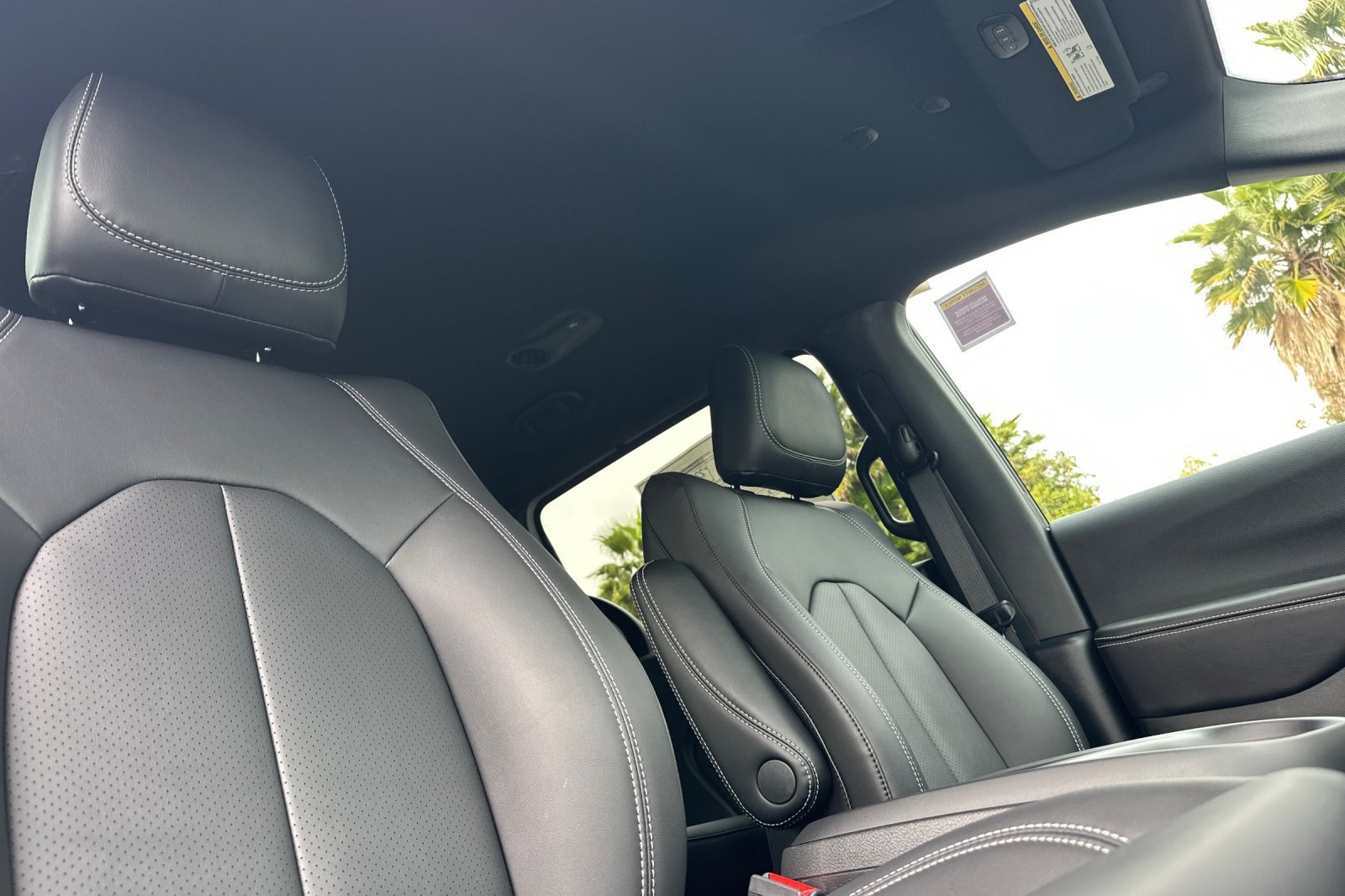 New 2026 Chrysler Pacifica Select FWD image 17