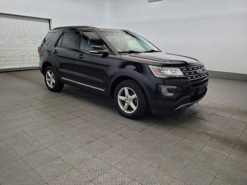 Used 2017 Ford Explorer XLT w/ Equipment Group 202A AWD/4WD image 11