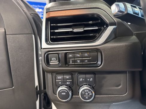 Used 2025 GMC Yukon XL Denali image 20