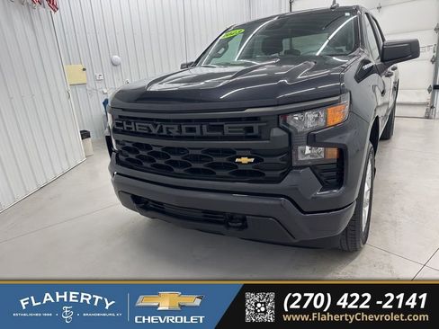 Used 2023 Chevrolet Silverado 1500 Custom image 7