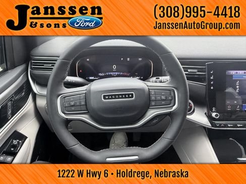 Used 2025 Jeep Wagoneer Series III w/ Premium Group I AWD/4WD image 23