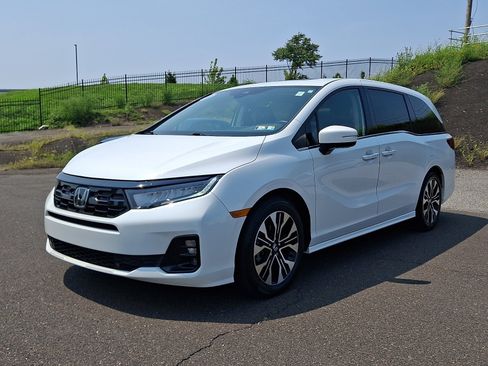 Used 2025 Honda Odyssey Elite image 3