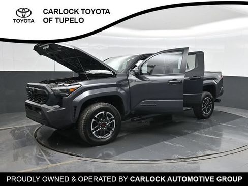 Used 2025 Toyota Tacoma TRD Sport AWD/4WD image 49